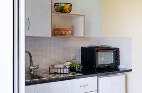 Pondi Apartment | Studio "Phaephon" with Sea View, Garden & Wi-Fi