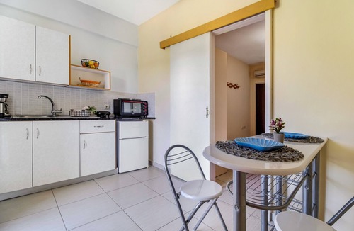 Pondi Apartment | Studio "Phaephon" with Sea View, Garden & Wi-Fi