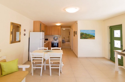 Skotino Apartment | Stylish Apartment Close To The Beach