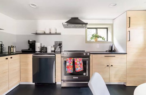Wallingford Apartment | Stylish Wallingford Retreat - Walk to Gas Works