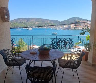 Galatas Apartment | SuiteViewPoros-Luxury Apartment in Galatas