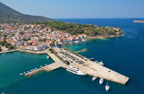 Pylos Boat Rental | Sun-Kissed Sailing Adventure in Pylos, Peloponeso