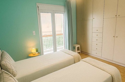 Alimos Apartment | Sunny Escape in Alimos, close to the beach