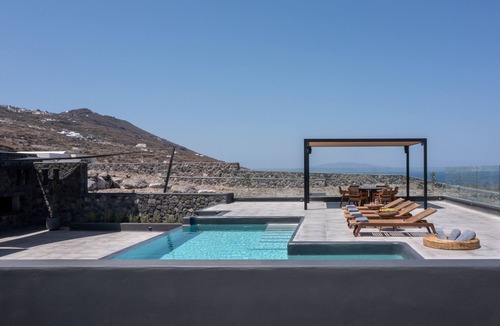 Kamari Villa | Superior Villa with Private Pool
