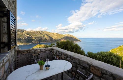 Omales House | Taenarioum Antico - Mani Stone Tower with Sea View