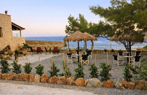 Omales Condo | Tainaros Rooms - Seaview Cozy Getaway