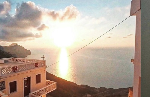 Olympos Apartment | "The Relic" Tradition meets the sky and the sea