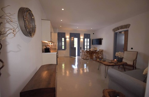 Tinos Hotel | Thea Suite, Vivian Suites Tinos