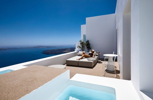 Vourvoulos Villa | Thrilling Santorini Apartment | Vanica Apartment | 2 Bedrooms