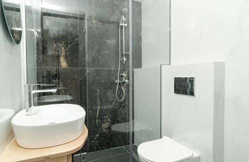 Vardaris Apartment | Tower 15 | Family Studio 302