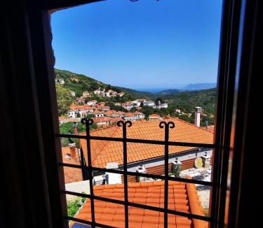 Chrisochorafa House | Traditional stone guesthouse