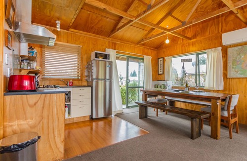 National Park Village House | Traverse Cabin. Cosy three bedroom holiday home