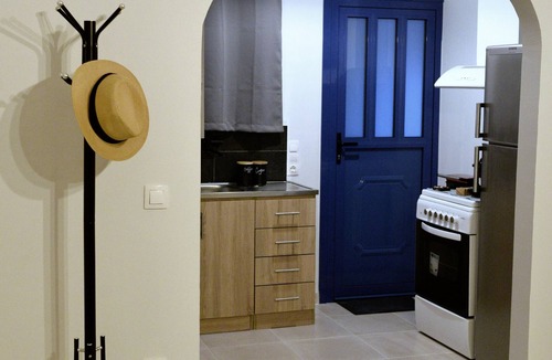 Kanala House | Two bedrooms house 2 min from three beaches!