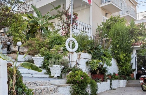 Agii Anargiri Condo | Vibrant Spetses - Mata Colorful Nest