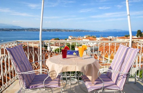 Agii Anargiri Condo | Vibrant Spetses - Mata Colorful Nest