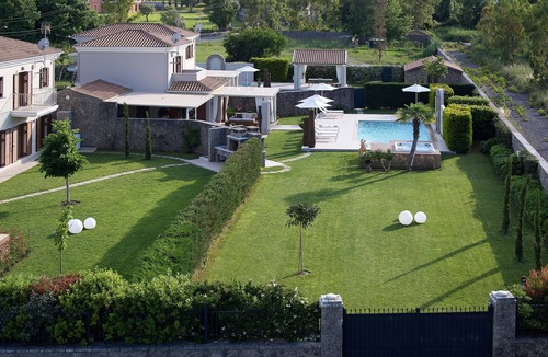Dassia Villa | Villa Anna close to the sea with 4 bedrooms, private pool & outdoor jacuzzi.