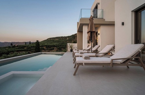 Drapanias House | Villa Aurelia with private pool and jacuzzi
