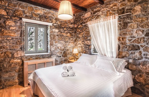 Ermoupoli Villa | VILLA AVRA AVROFILITO SYROS HOUSES