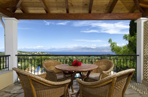 Petaleia Villa | Villa Bacchus