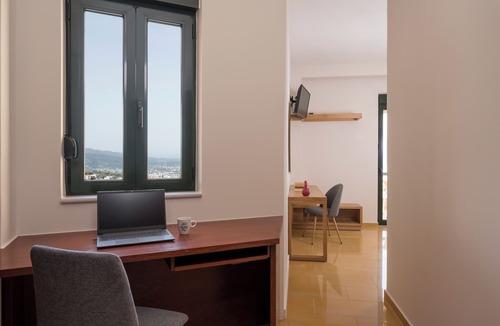 Chania Town Villa | Villa City View - Heated Pool - 5 min from centre - Majestic views