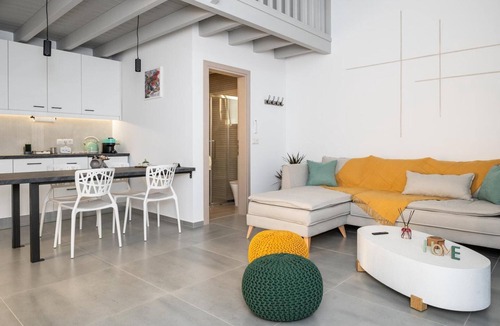 Xiro Chorio Apartment | Villa Dias Guest House – Sea & Mountain Views, Pet Friendly
