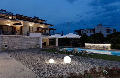 Argos Villa | Villa Ero Lux villa near Nafplio with pool, cinema room, grand piano