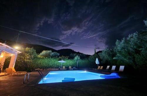 Lithakia Villa | Villa Iliaktida - Private Villa with large Pool, Garden, Outdoor Kitchen & BBQ