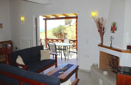 Vizari Villa | Villa in Agia Galini with Pool Views