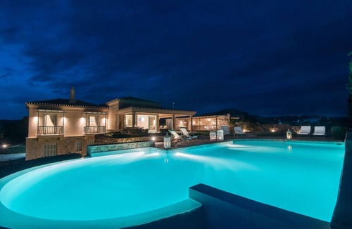 Kilada Villa | Villa in Peloponnese by Sandy Beach & Pool
