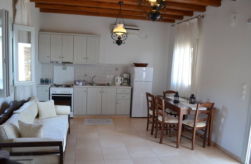 Tinos Town House | Villa Ioanna Green-grey- Vacation Houses for rent close to the beach