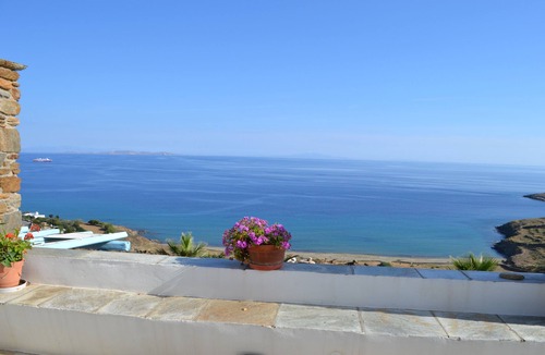 Tinos Town House | Villa Ioanna Green-grey- Vacation Houses for rent close to the beach