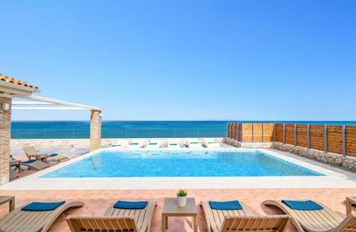 Ano Vasilikos Villa | Villa Ionio Beach House by Villa Plus