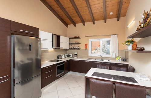 Katavolos Villa | Villa Konstantinos - Three Bedroom Villa, Sleeps 6