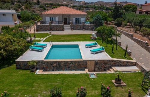 Vathianos Kampos Villa | Villa Manetti with Private Pool and Garden by Hospi Living