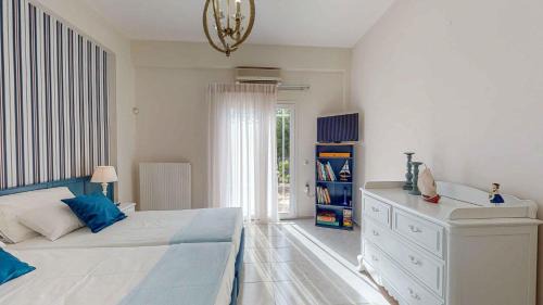 Vathianos Kampos Villa | Villa Manetti with Private Pool and Garden by Hospi Living