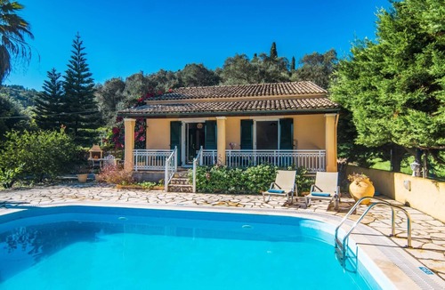 Agios Stefanos Villa | Villa Maria's Beach House by Villa Plus