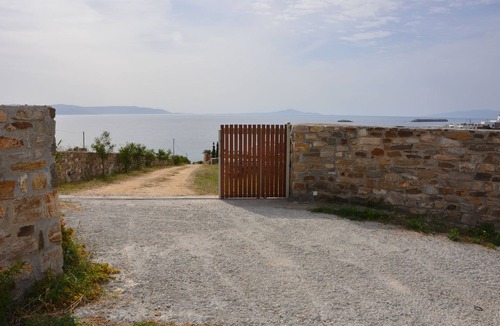 Piso Livadi Villa | VILLA PAROS BY THE SEA-BEACH FRONT VILLA-A SEASIDE SANCTUARY FOR BODY AND SOUL