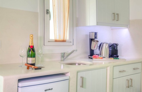Koufonisia Apartment | Villa "Peitho" with Private Terrace, Wi-Fi and Air Conditioning