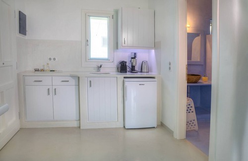 Koufonisia Apartment | Villa 'Perseis' with Private Terrace, Wi-Fi and Air Conditioning