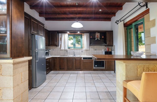 Asprouliani Villa | Villa Pinelopi - 350 meters away from sandy beach!