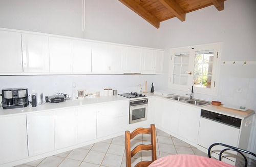 Pigadia House | Villa Stylvi - Hydra Bay Resort: Seaside Villa with Private Beach and Dock for Boats