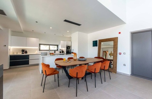 Kato Galatas Villa | Villa Thalassa Crest | Kalamaki - Chania | 4 Ensuite Bedrooms | Private Pool &.