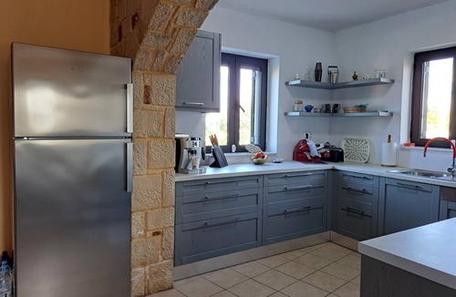 Skotino House | Villa with private pool and sweeping views of the sea near Chersonissos.