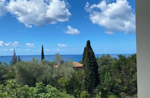 Lourdata Villa | VillaDelphia