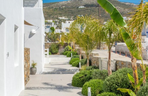 Parikia Hotel | White Blossom