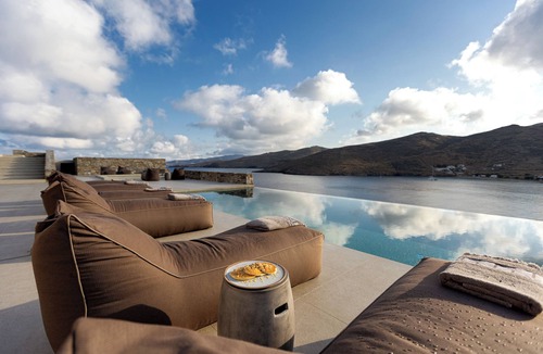 Kithnos Hotel | Yfes