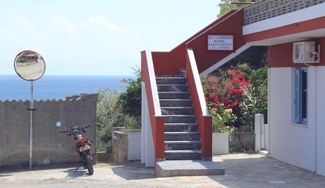 Αlexandros apartment in Votsi