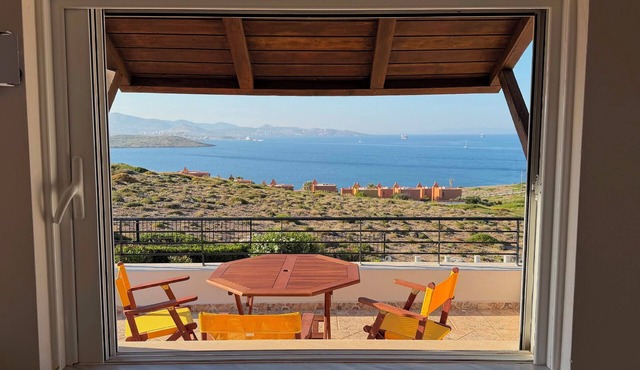 2-bedroom apartment in superb Sounio Sea View spot with AC and comfort
