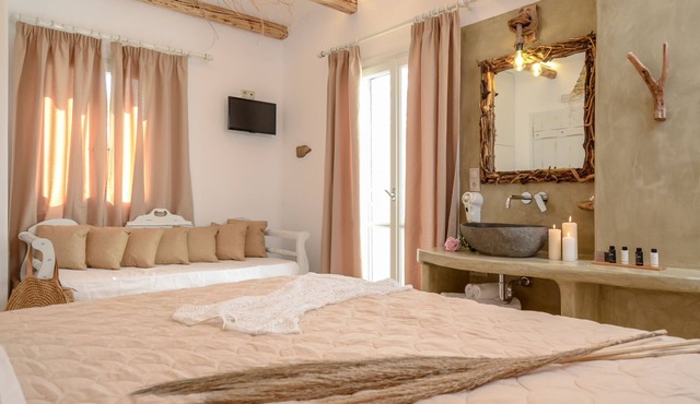 2 BEDROOM GARDEN & SEA VIEW APARTMENT | GLARONISSI BEACH