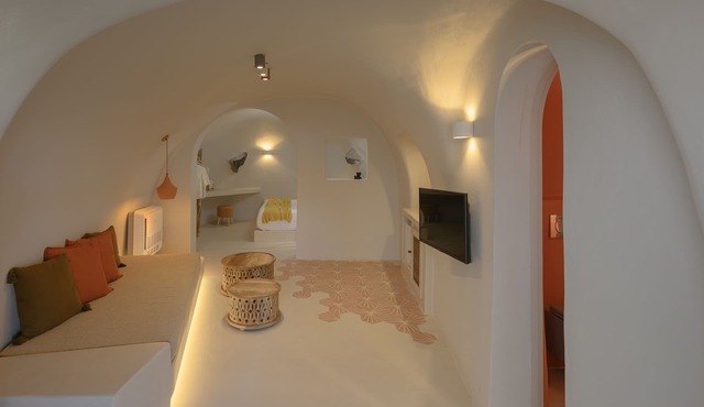 35m² Junior cave suite with terrace, kitchenette by Elements Suites